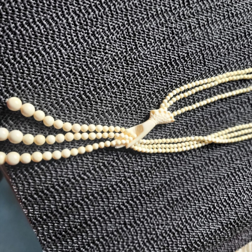 Antique Authentic Ivory bead necklace - Picture 7 of 8